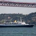 Paquete Funchal de regresso ao mar